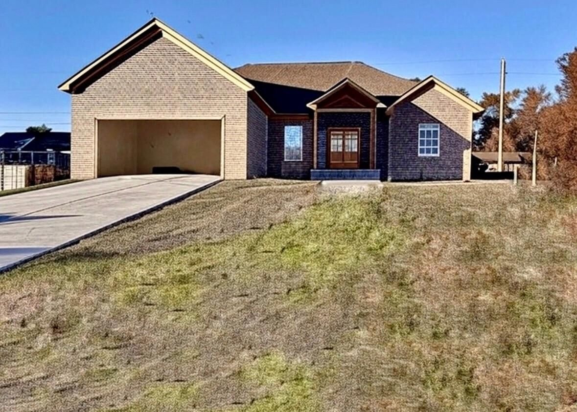 Property Photo: 805 Michigan Ave AL 35661 - MUSCLE S