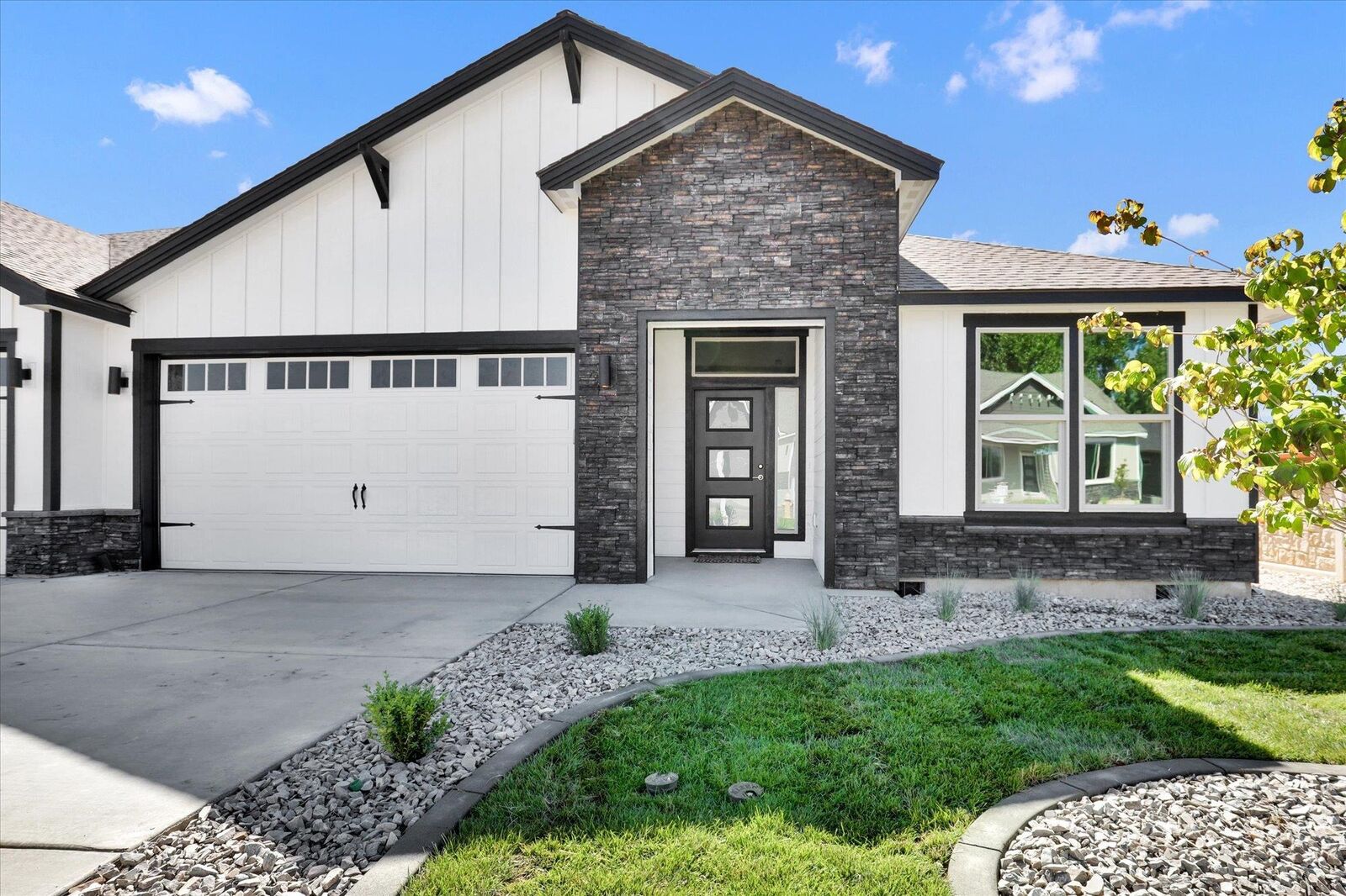 Property Photo: 1109 - Unit 30 N Country Club Dr 30 WA 99006