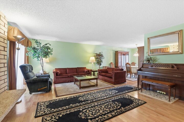 Property Photo: 1211 S Newer Rd WA 99037