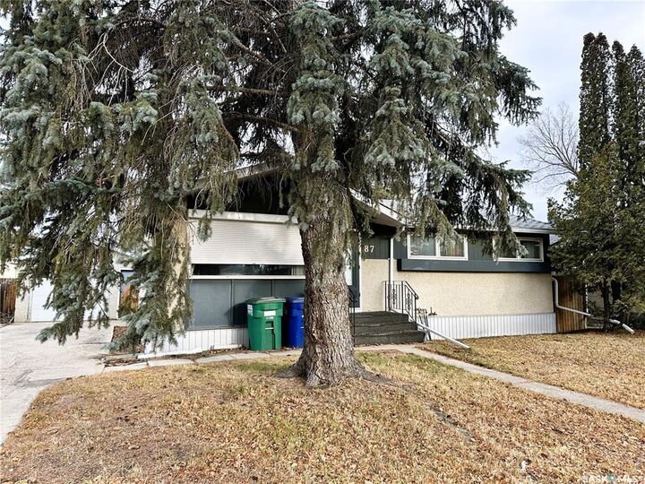 Property Photo: 87 Tucker Crescent SK S7H 3H7
