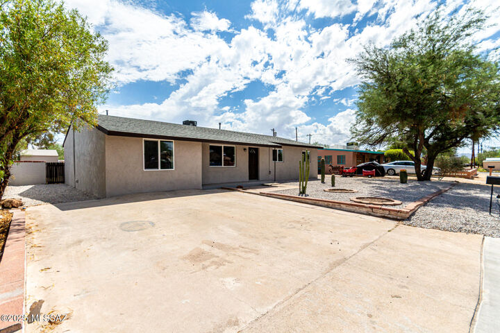 Property Photo: 1010 E Gifford Drive AZ 85719