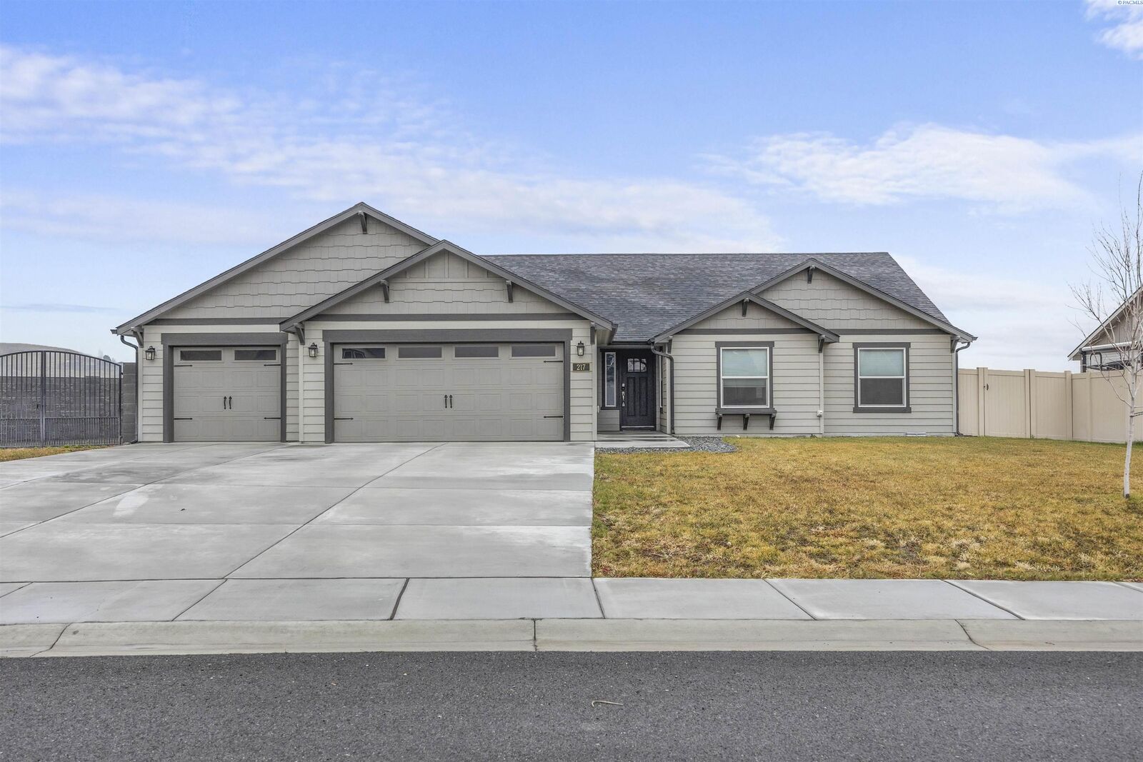 Property Photo:  217 Rio Bravo St  WA 99350 