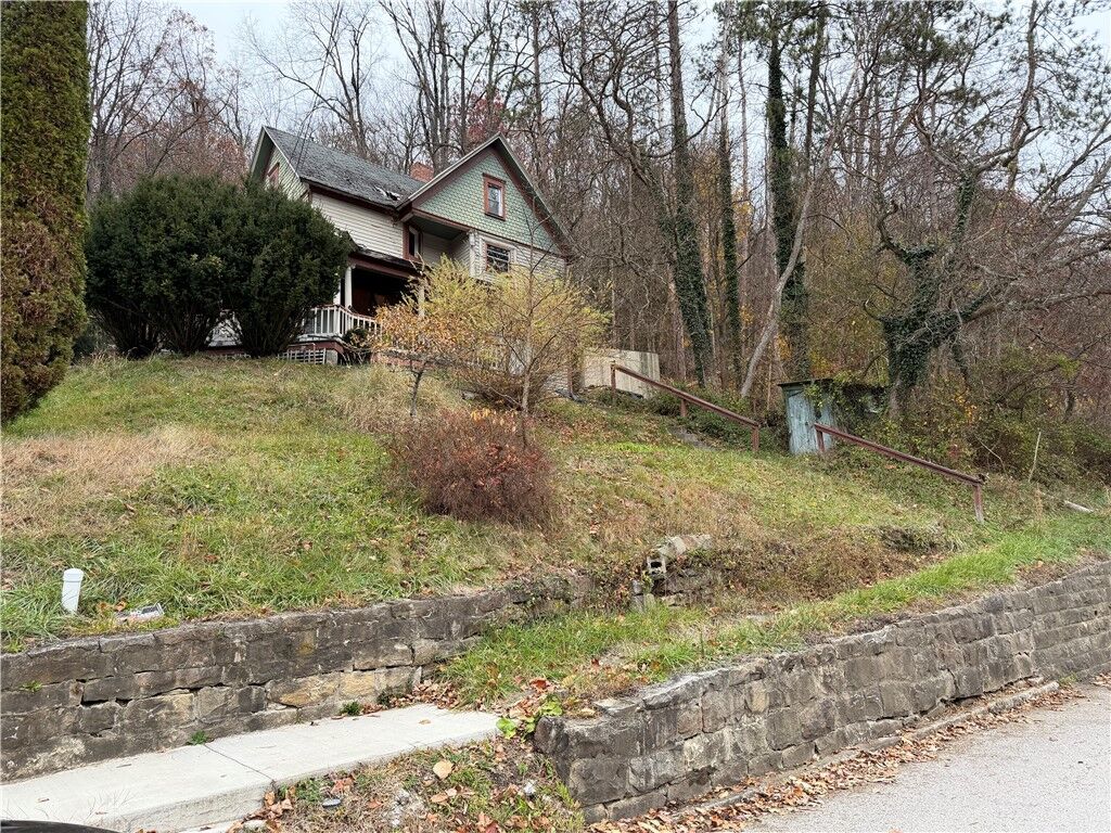 Property Photo:  20 Main St  PA 16373 