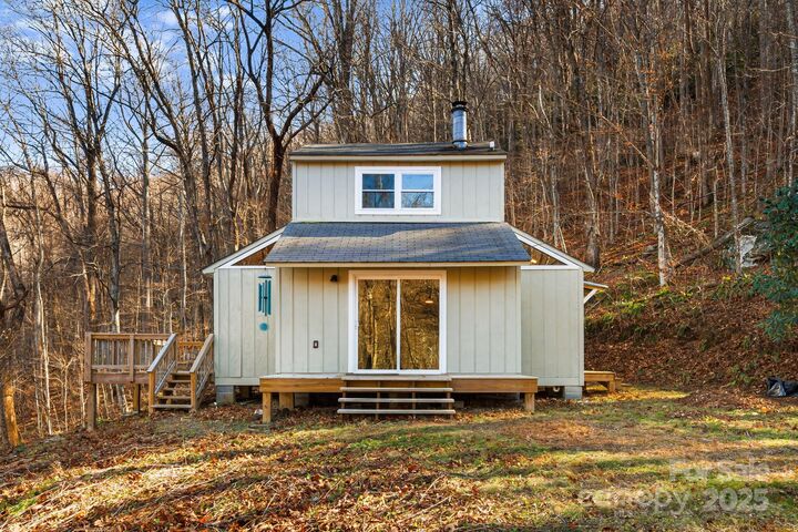 Property Photo: 1877 Secluded Valley Road NC 28753