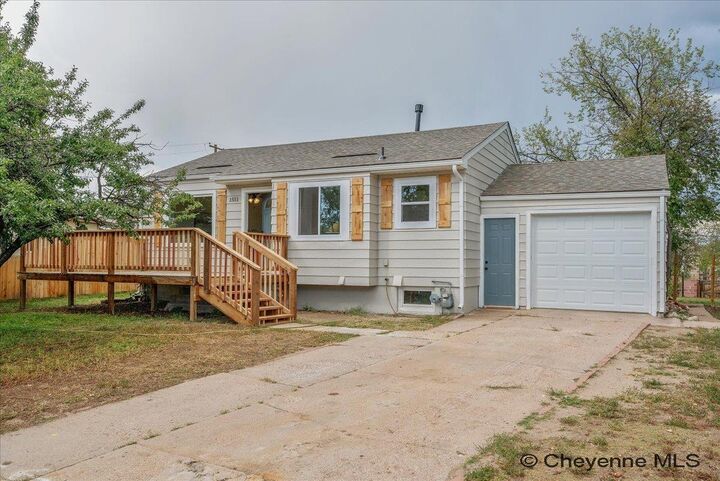 Property Photo: 1551 Oak Ct WY 82001