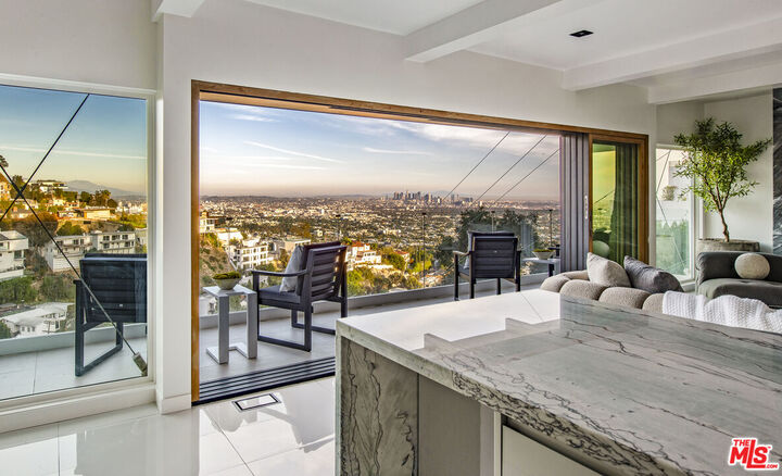 Property Photo:  8638 Hollywood Blvd  CA 90069 