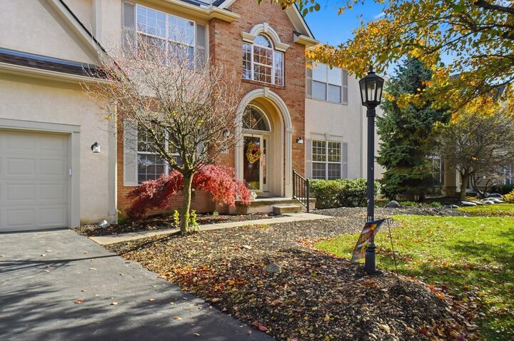 Property Photo:  8092 Summerhouse E Drive  OH 43016 