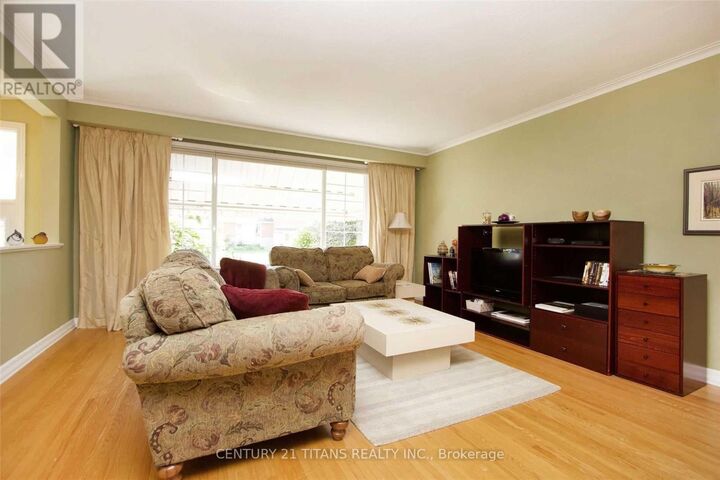 Property Photo: 38 Rochman Boulevard ON M1H 1S2