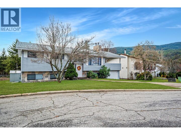 Photo de la propriété: 1937 Riverside Crescent BC V1N 3W5