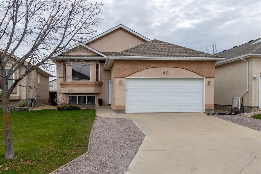 Property Photo:  67 Montvale Crescent  MB R3X 2H4 