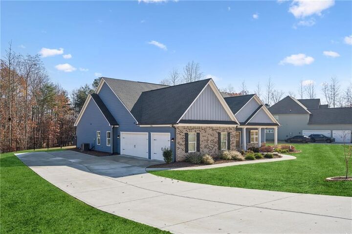 Property Photo:  8711 Hardwood Trail  GA 30554 