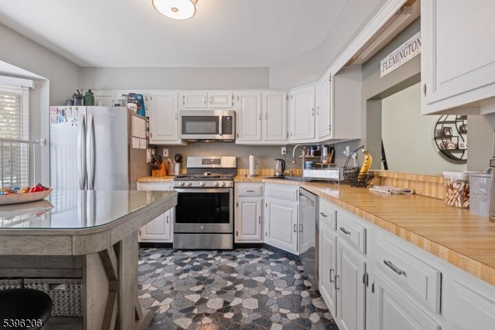 Property Photo:  63 Jefferson Ct  NJ 08822 