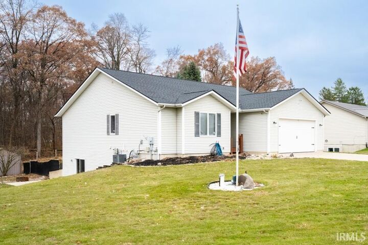 Property Photo: 905 N 280 W IN 46703