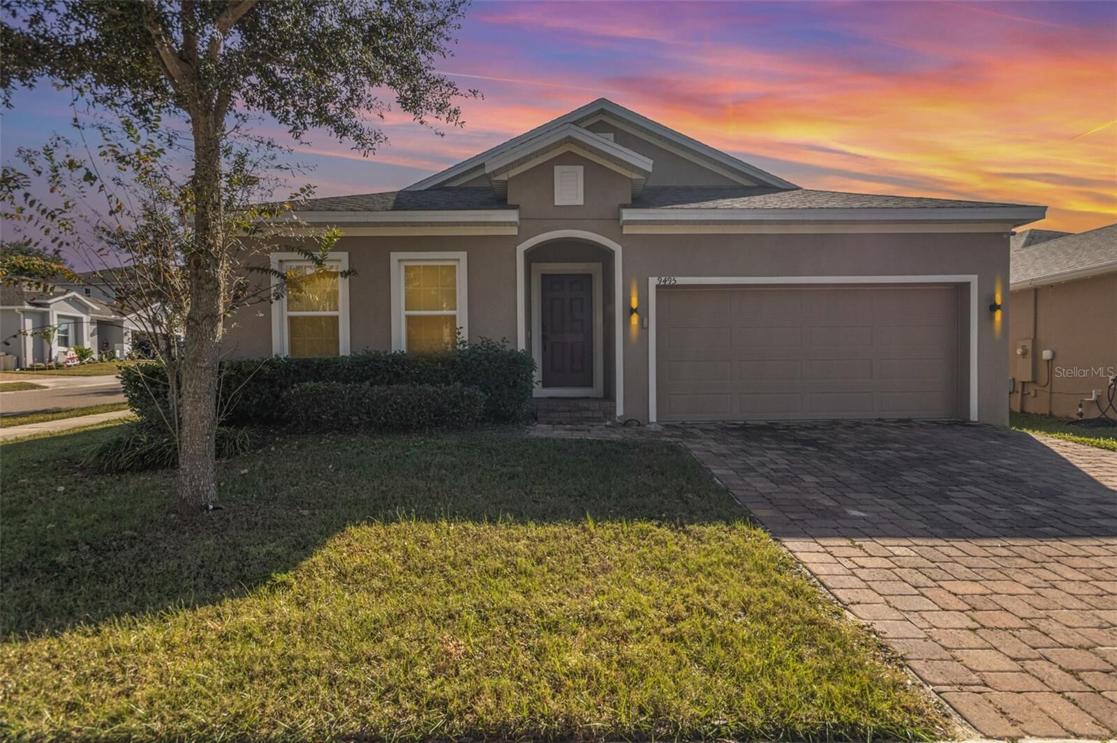 Property Photo: 9495 Oglethorpe Drive FL 34736