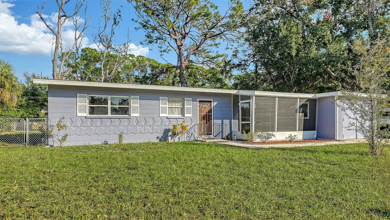 Property Photo:  4339 Groveland Avenue  FL 34231 
