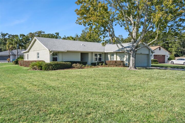 Property Photo: 4818 Breezy Palms Court FL 34786