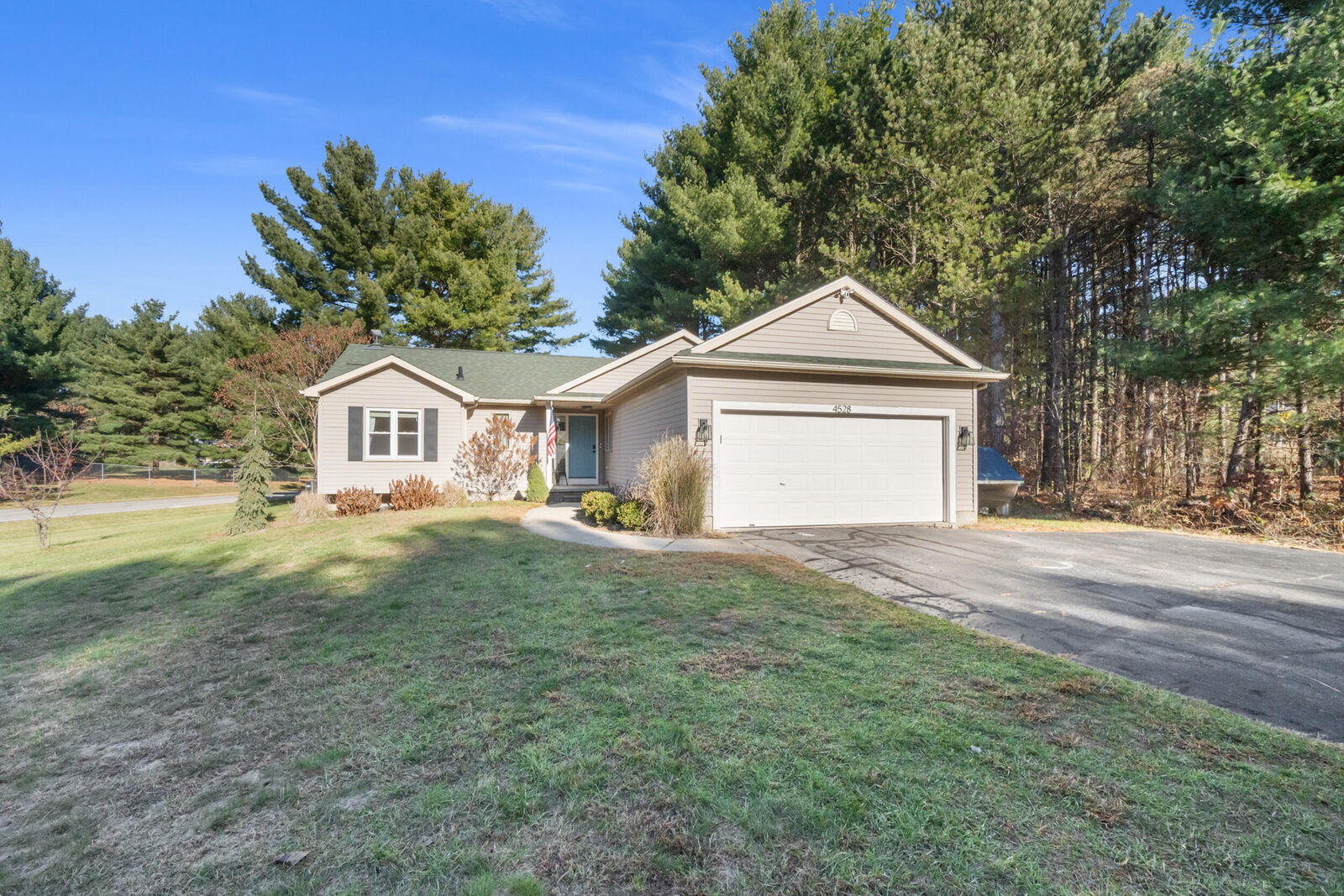 Property Photo:  4528 Spinnaker Lane  MI 49272 