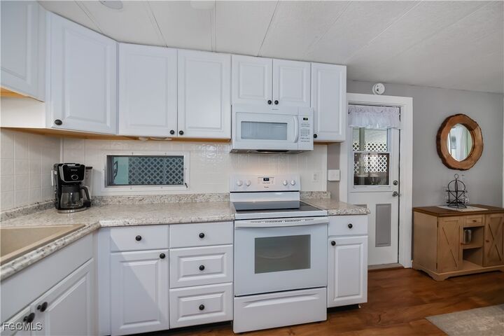 Property Photo:  123 Conestoga Trail  FL 33917 