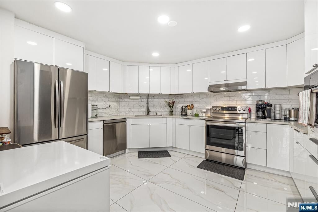 Property Photo:  427 Harmon Cove Tower  NJ 07094 