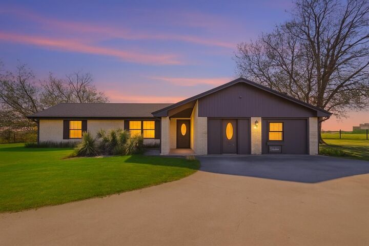 Property Photo: 3873 Lois Road E TX 76266