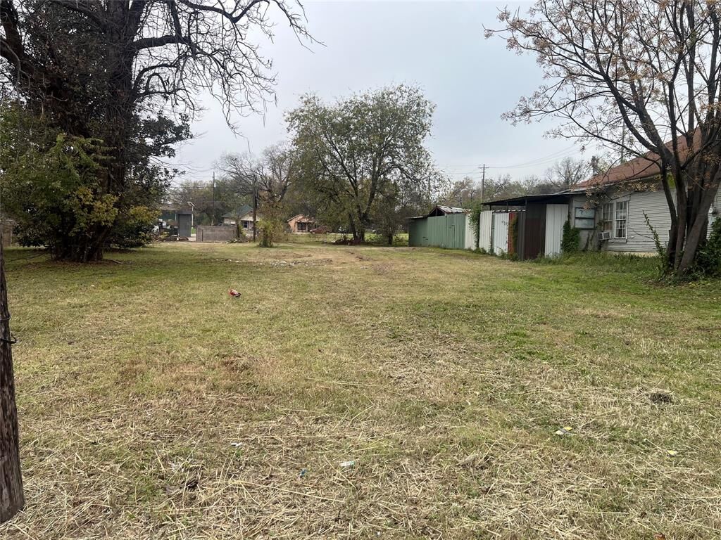 Property Photo:  1221 Coleman Avenue  TX 75215 