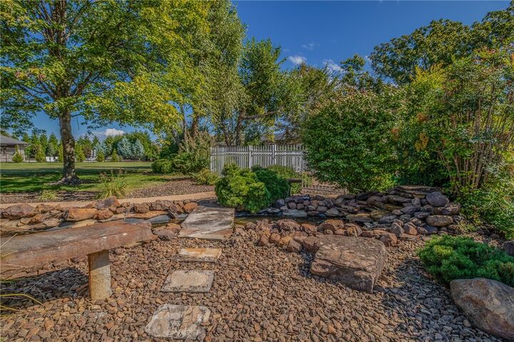 Property Photo: 21 S Windsor Drive AR 72758