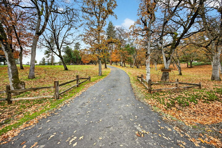 Property Photo:  4075 Livingston Road  OR 97502 