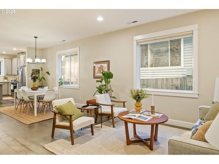 Property Photo: 9619 N Kalmar St OR 97203