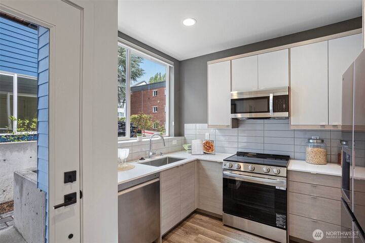 Property Photo:  2525  29th Avenue S E  WA 98144 