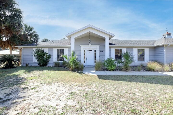 Property Photo: 914 N Country Club Drive FL 34429