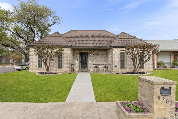 Property Photo: 5203 Metcalf TX 78239