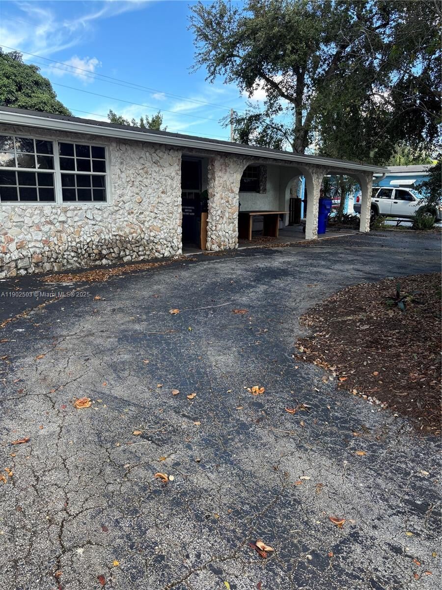 Property Photo:  6541 Sherman St  FL 33024 