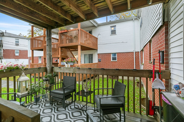 Property Photo:  2800 Madison Avenue 1B  CT 06606 