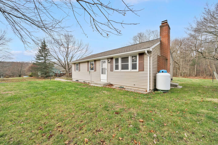 Property Photo:  5 Thomas Drive  CT 06076 