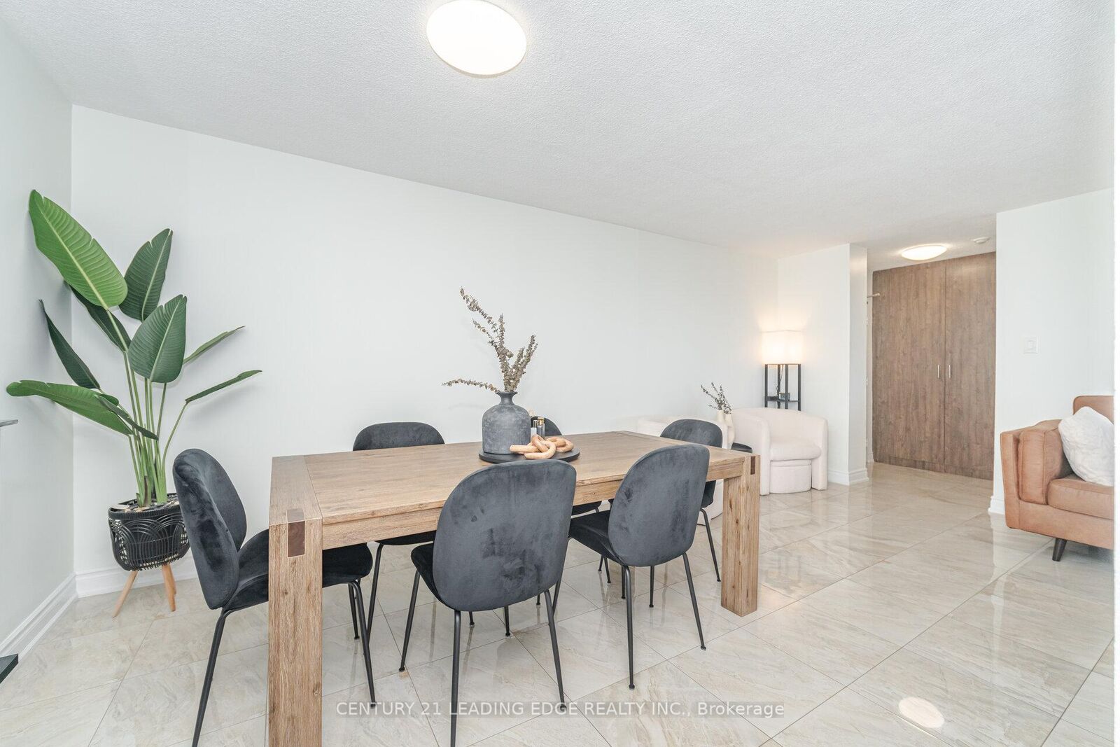 Property Photo:  18 Knightsbridge Road 1109  ON L6T 3X5 