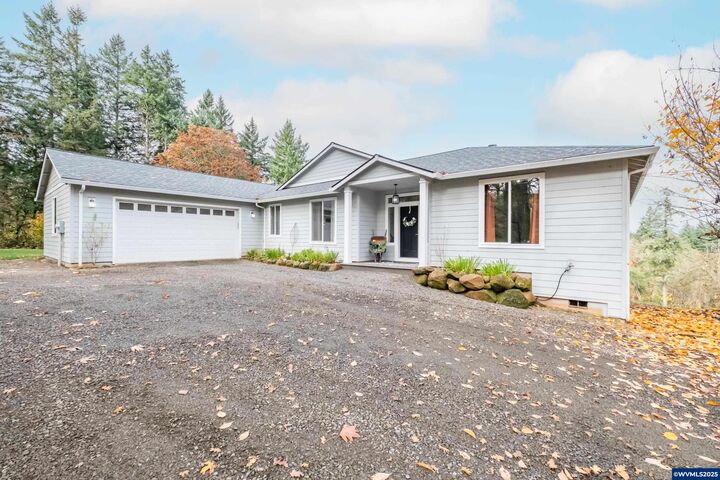 Property Photo: 3777 Meeko Ln SE OR 97392