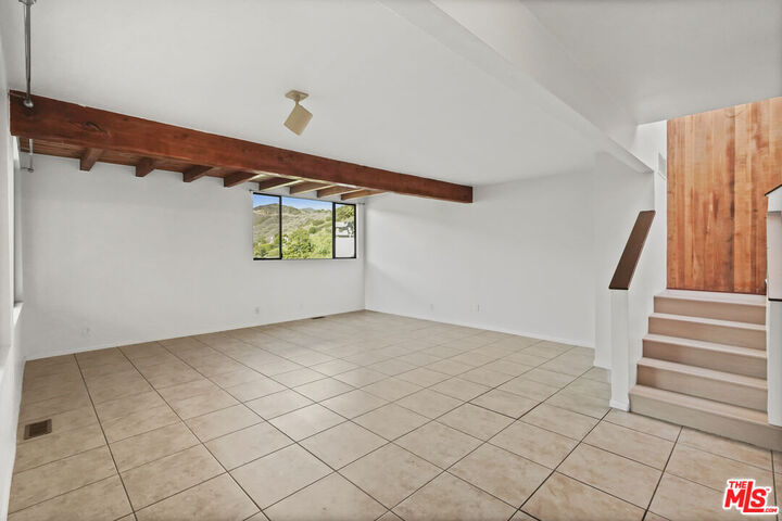 Property Photo:  2909 Searidge St  CA 90265 