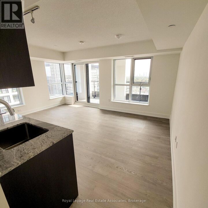 Property Photo: 9 Mabelle Avenue 1422 ON M9A 0E1