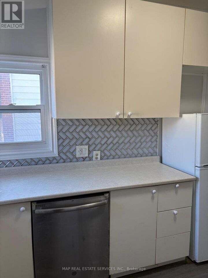 Property Photo:  15 Wallace Street  ON L4L 2P2 