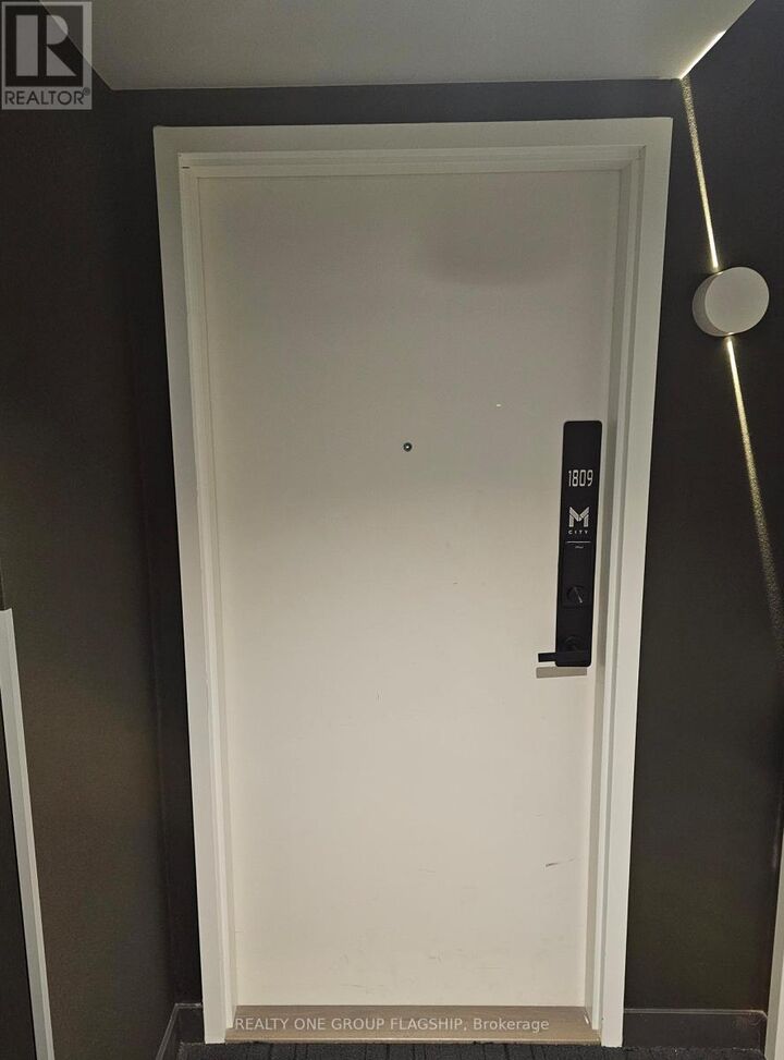 Property Photo: 3883 Quartz Road 1809 ON L5B 0M4