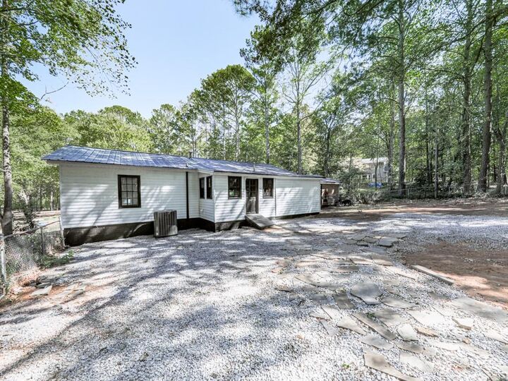 Property Photo: 198 Oak Hill Circle GA 30114