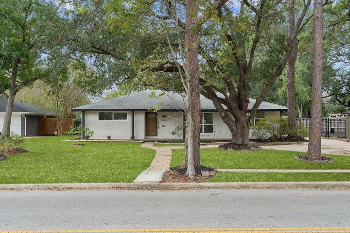 Property Photo:  5443 Willowbend Boulevard  TX 77096 