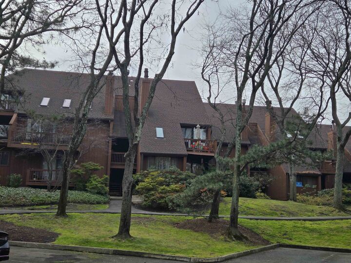 Property Photo: 570 Sanderling Ct NJ 07094