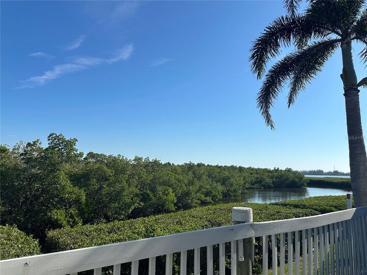 Property Photo: 967 Waterside Lane FL 34209