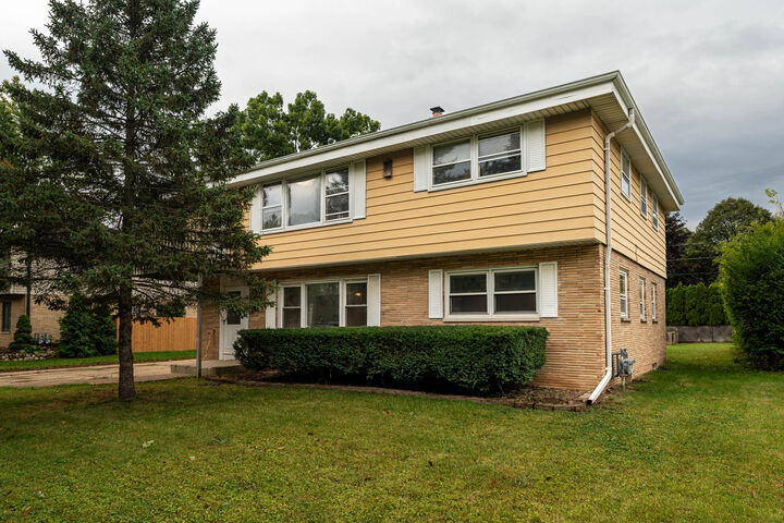 1409 N 116th St 1411  Wauwatosa WI 53226 photo