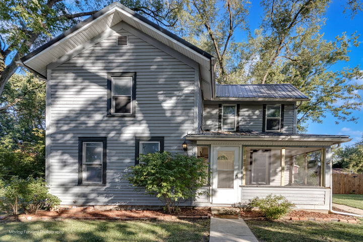 Property Photo: 208 W Sycamore Street IL 60537