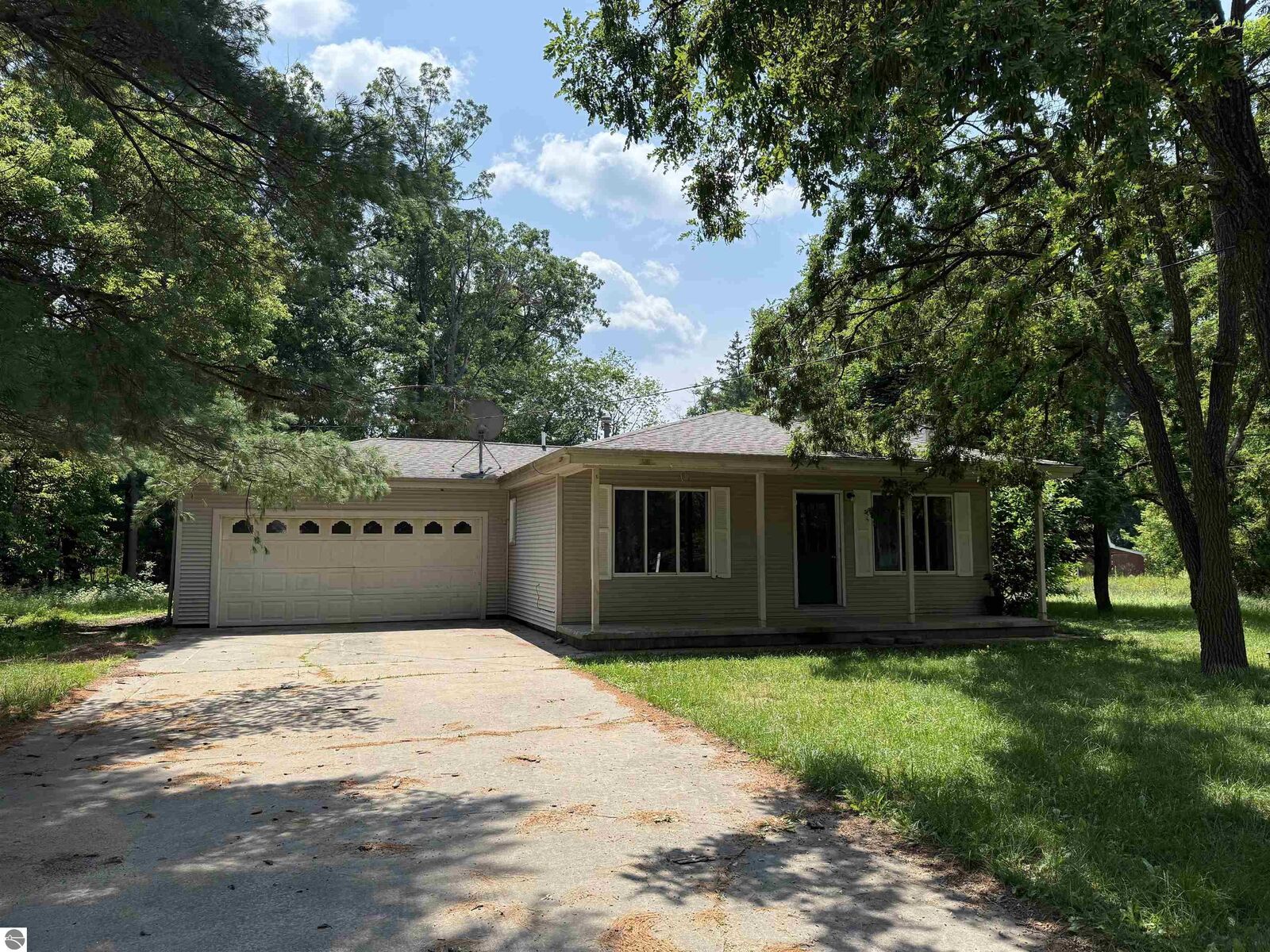 Property Photo: 4215 Meadow Lane MI 48737