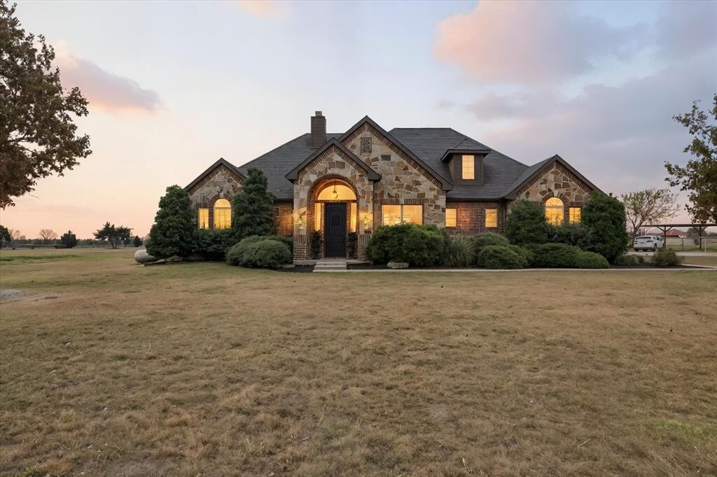 Property Photo: 542 Pierce Road TX 75154