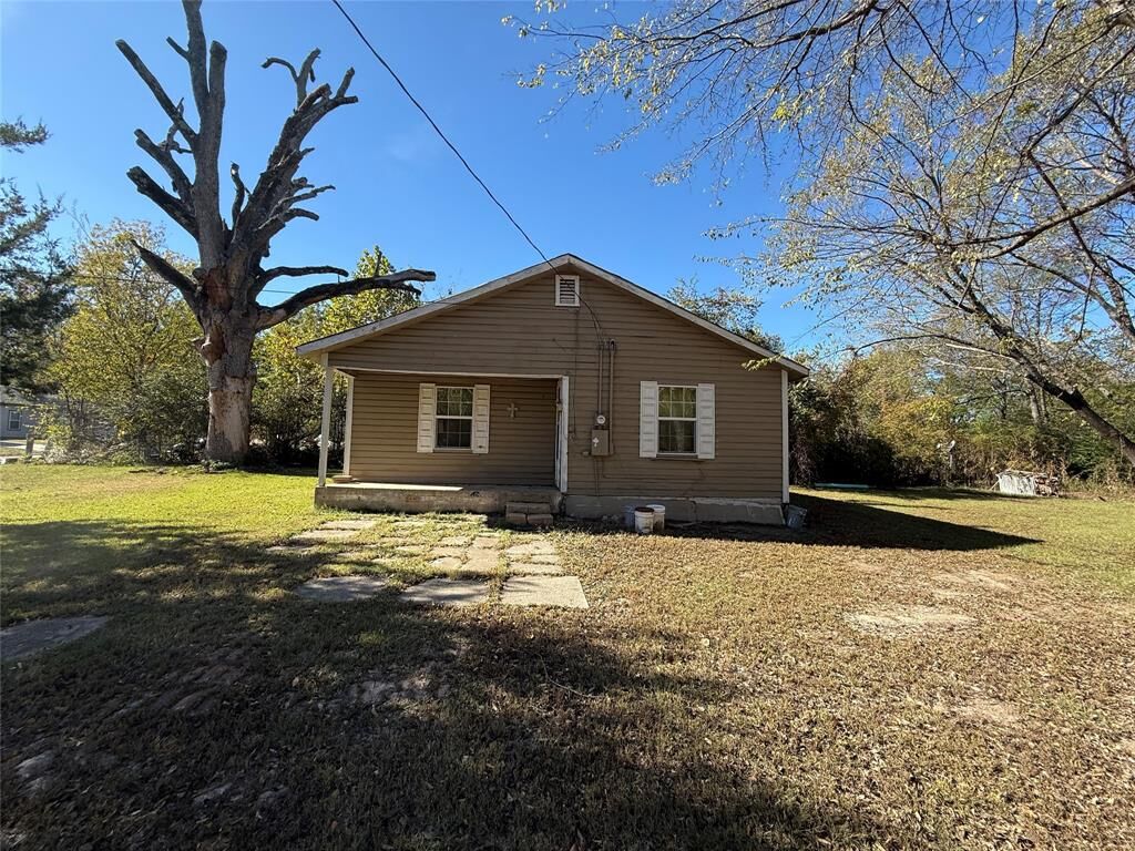 Property Photo:  114 Nicholson Street  TX 75482 