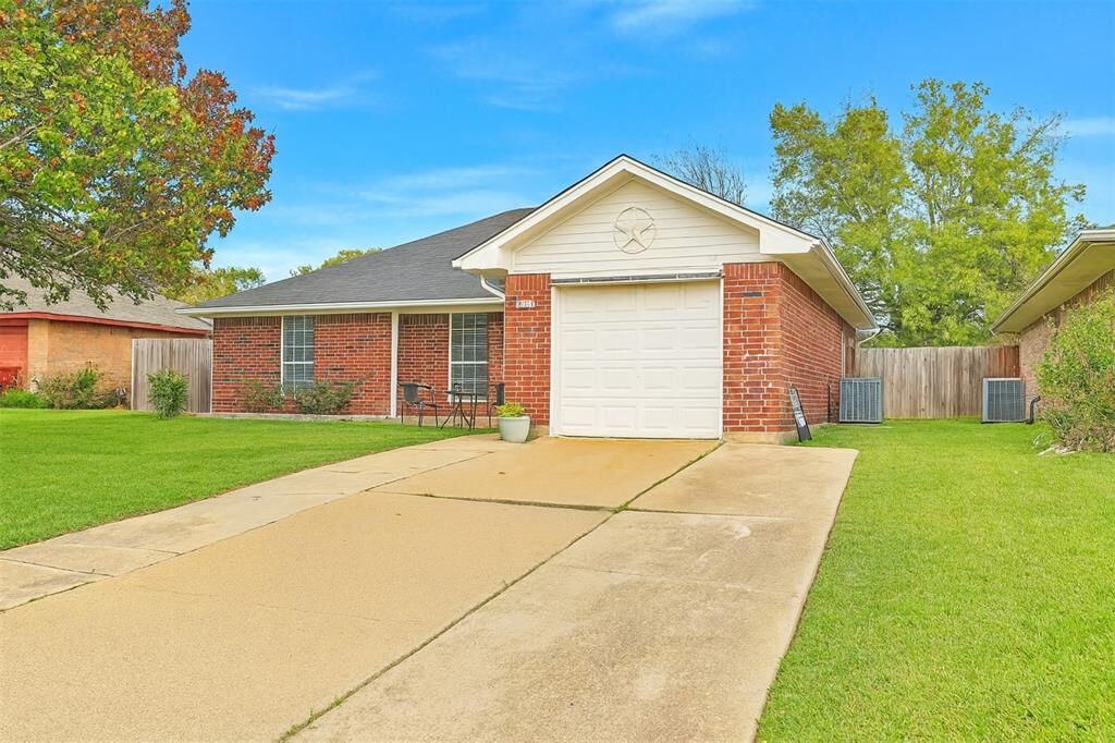 Property Photo:  824 Brookhaven Drive  TX 75189 